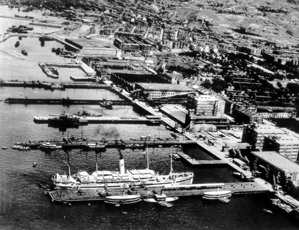 Plate 6: Kowloon Wharf, 1945.